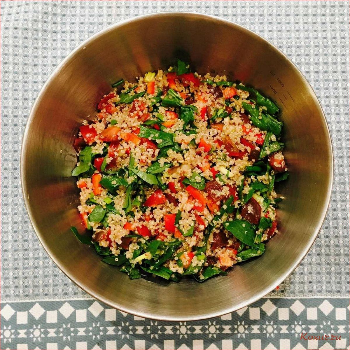 Салат с киноа — полезный, сытный и вкусный рецепт 