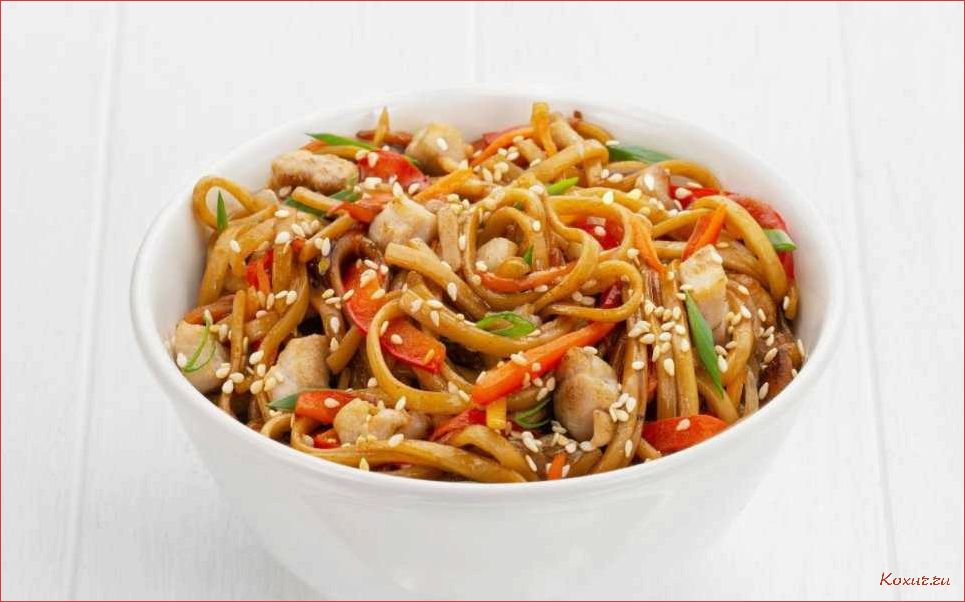 Приготовление вкусной пшеничной лапши с сочной курицей и овощами 