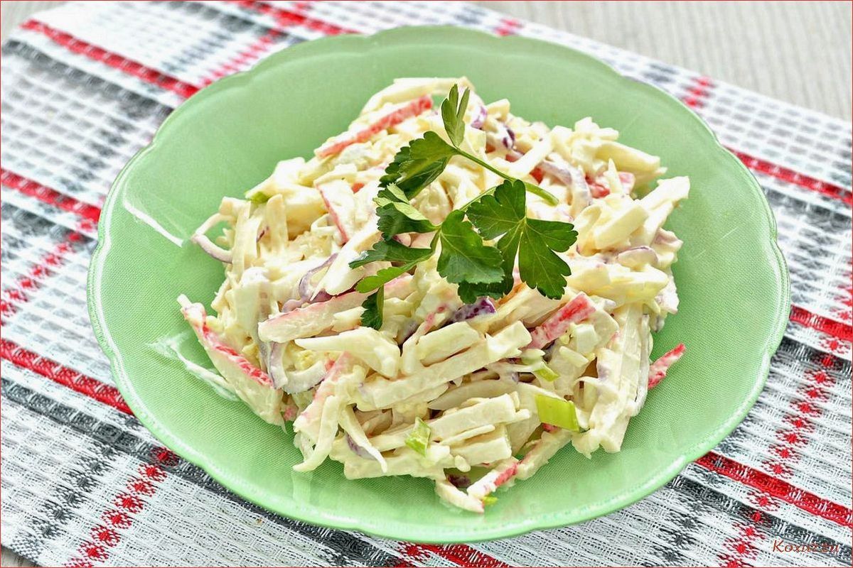 Как приготовить вкусный и сытный салат с крабовыми палочками и яйцом 
