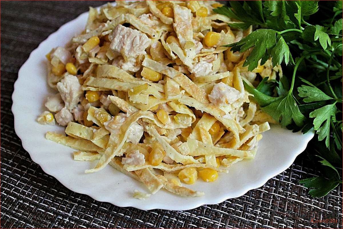 Вкусный и сытный рецепт салата с говядиной и яичными блинчиками 