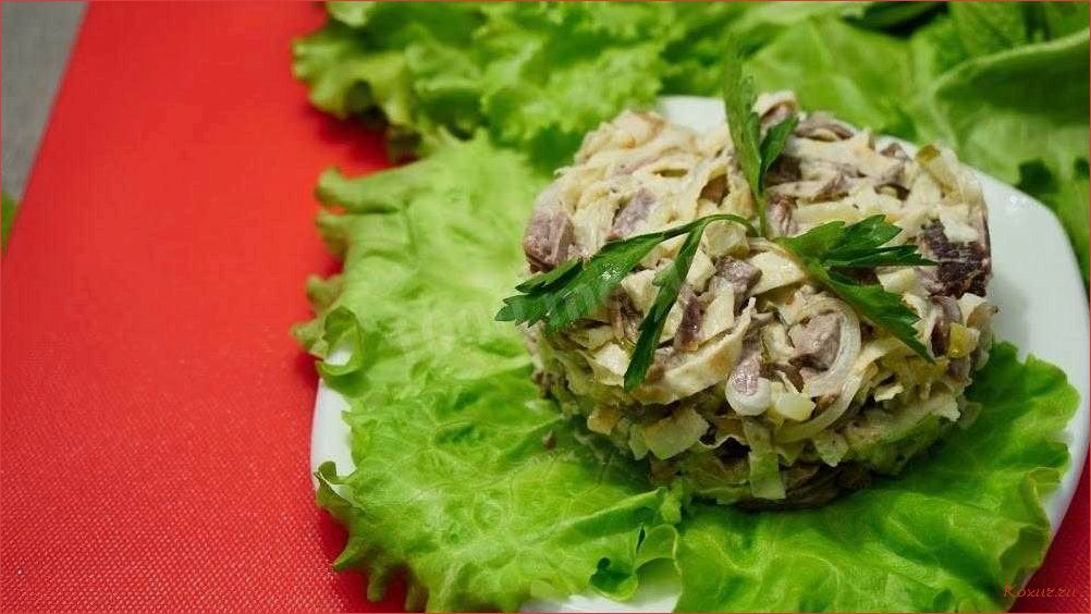 Вкусный и сытный рецепт салата с говядиной и яичными блинчиками 