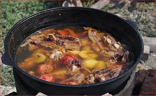 (шурпа, костре, традиционное, мясное, блюдо) Шурпа на костре — традиционное мясное блюдо с неповторимым ароматом и вкусом